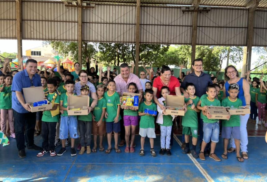 No total, serão entregues 3350 kits, para todos os alunos, da pré-escola ao 9&ordm; ano da REME