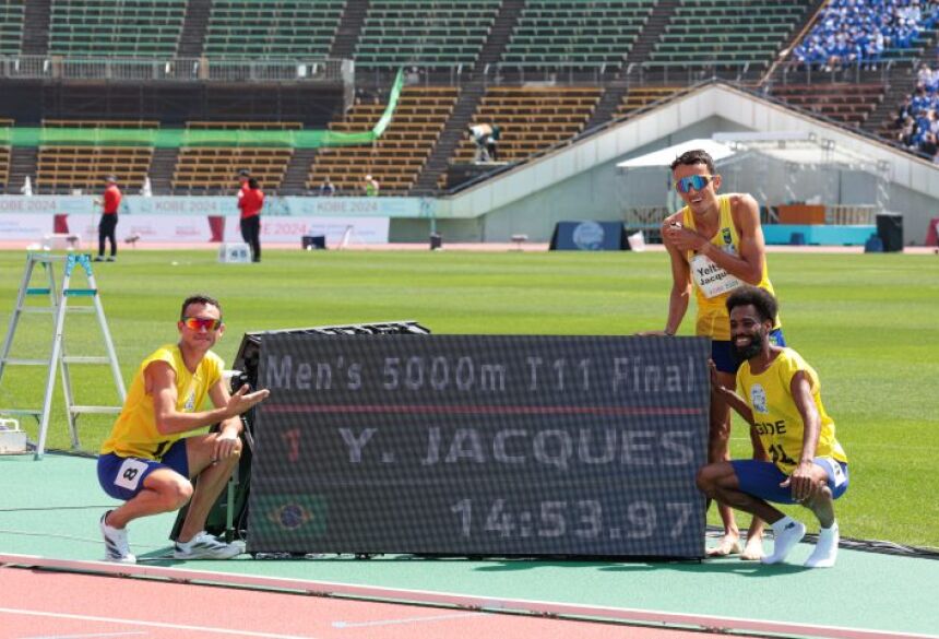 Além de faturar a medalha de ouro, o fundista de Mato Grosso do Sul quebrou novo recorde mundial da prova, com o tempo de 14min53s97