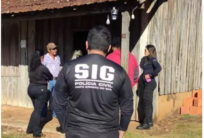 A princípio, a mãe de origem paraguaia, veio ao Brasil para dar a luz a criança e prometeu entregar o bebê a autora