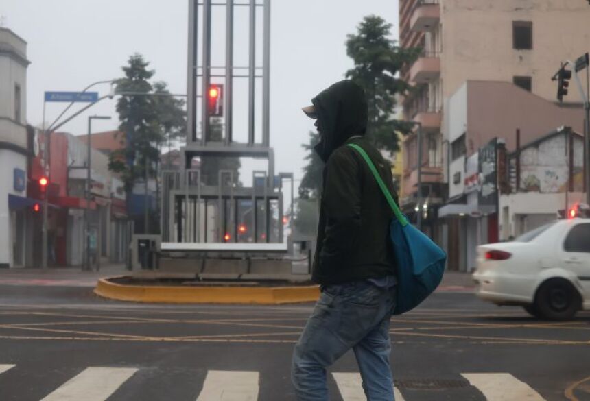 Existe ainda a possibilidade de chuvas, principalmente nas regiões centro-sul e oeste