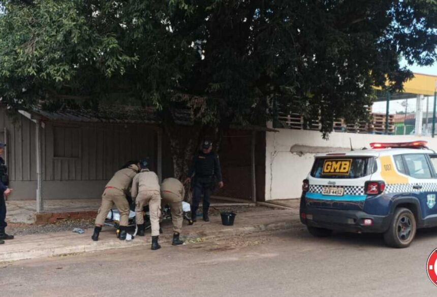 O homem foi encaminhado para o hospital Darci João Bigaton pela equipe do Corpo de bombeiros para que fosse medicado