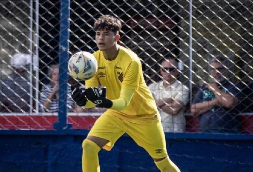 No dia 22 de fevereiro deste ano, Bruninho assinou, o primeiro contrato de futebol