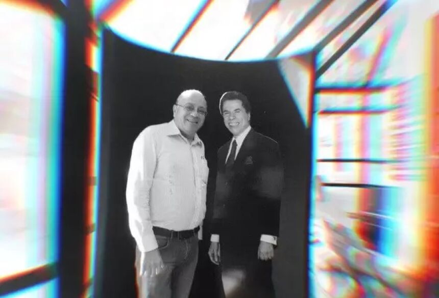 Gerente de programação do SBT MS, Zeraldi Jorge, em foto com Silvio Santos (Foto: arquivo pessoal) 