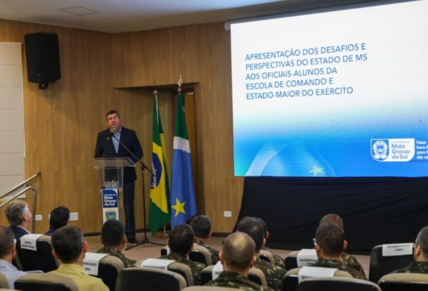 O governador Eduardo Riedel destacou aos militares uma visão estratégica do Estado, abordando as características sócio-econômicas 