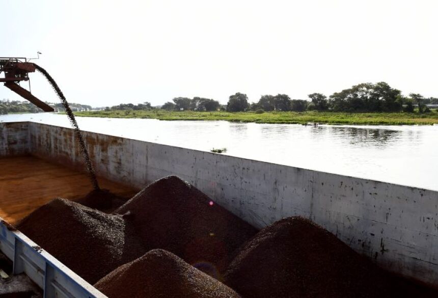 A mineradora possui as minas de Santa Cruz e Urucum, nos municípios de Corumbá e Ladário, com vastas reservas de minério de ferro de alto teor e manganês