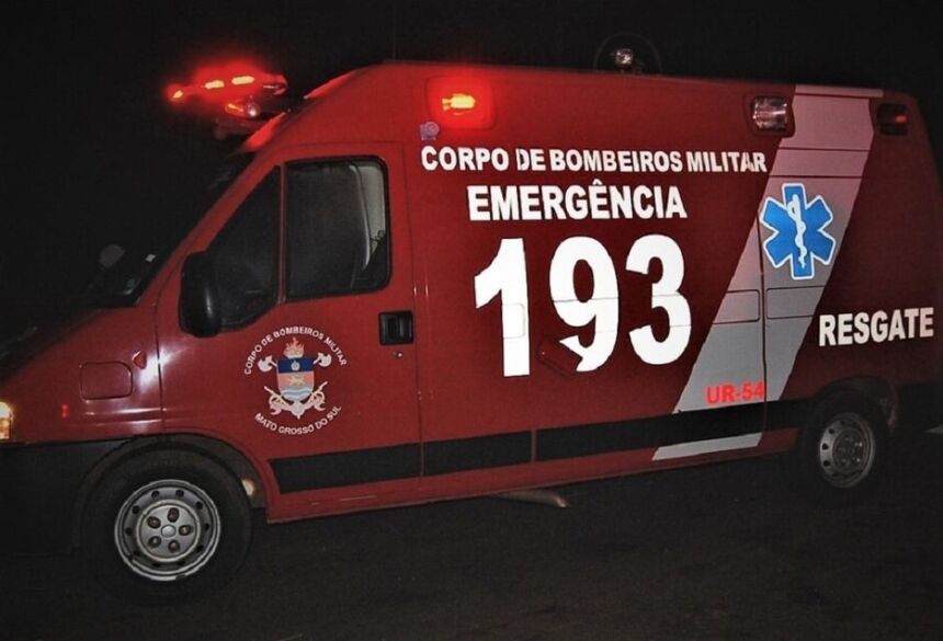 O rapaz recebeu os primeiros socorros no local e em seguida foi levado para o Hospital Municipal