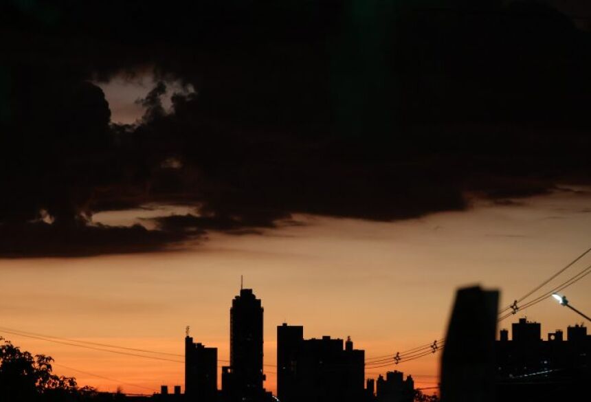 Essa mudança no tempo deve acontecer devido ao avanço de uma frente fria oceânica, em combinação com o deslocamento de cavados na atmosfera 