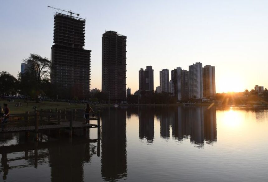 Recomenda-se beber bastante líquido, umidificar os ambientes e não atear fogo em nenhuma situação