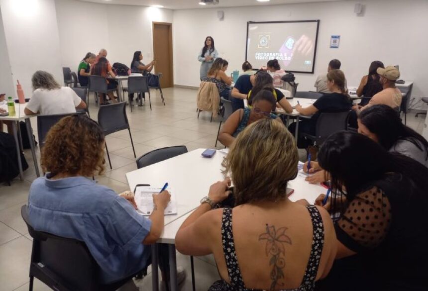 A ministrante Mercedes Trindade ressalta a importância do curso, destacando que atualmente tudo está cada vez mais digital