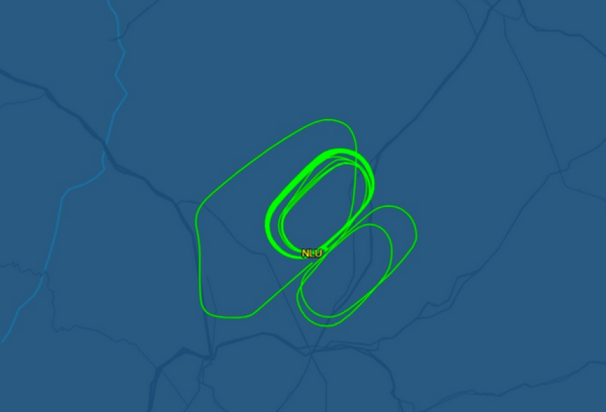 Uma das hipóteses é de que um pássaro teria colidido com a turbina do avião, mas a informação ainda precisa ser confirmada