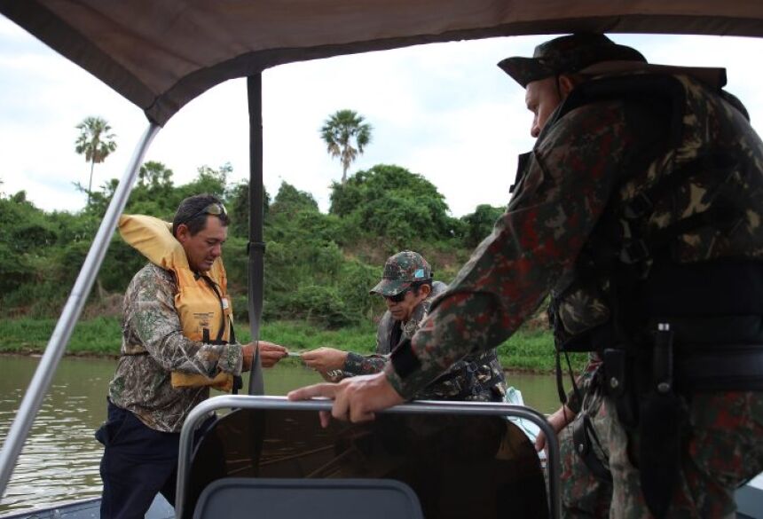 A PMA poderá apreender barcos, motores e equipamentos de pesca em caso de irregularidades