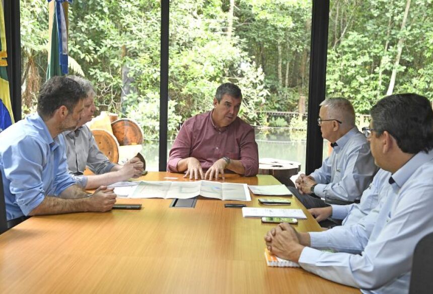  A direção da Coamo se reuniu nesta sexta-feira (1) com o governador Eduardo Riedel, no Gabinete do Receptivo