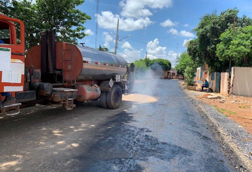 Em uma postagem recente no Facebook, ele destacou a conclusão do asfalto na Vila Marambaia 2