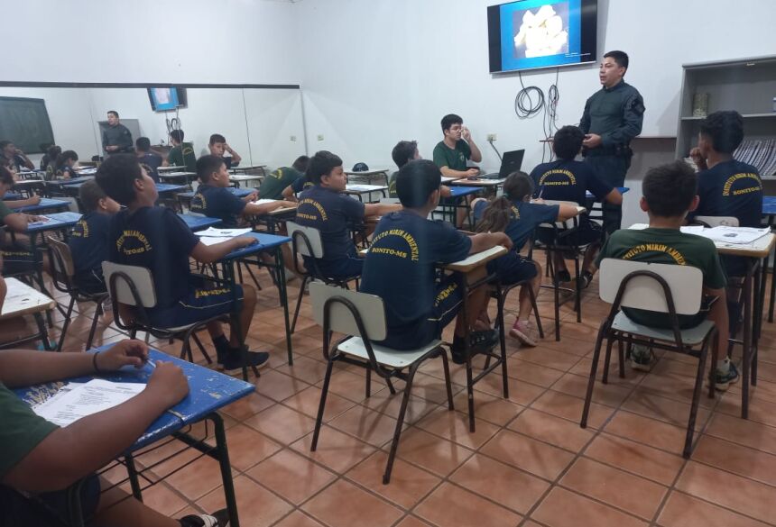 Os alunos estavam realizando o Curso de Graduação, contando neste evento com um público de 25 patrulheiros