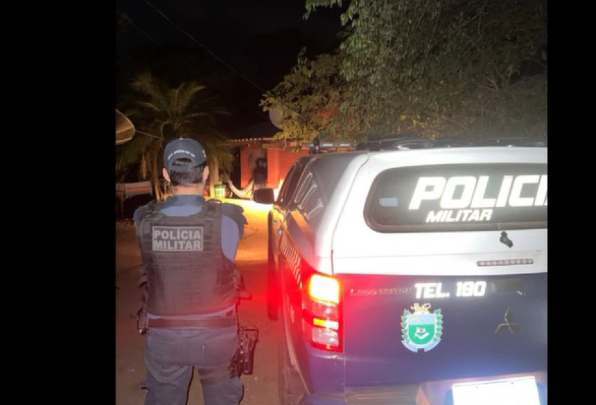 O homem recebeu voz de prisão por tráfico de drogas e foi encaminhado à Delegacia de Polícia Civil 