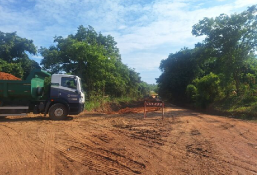 O trecho deve ficar fechado durante toda esta terça-feira (19) com previsão de liberação ao final do dia