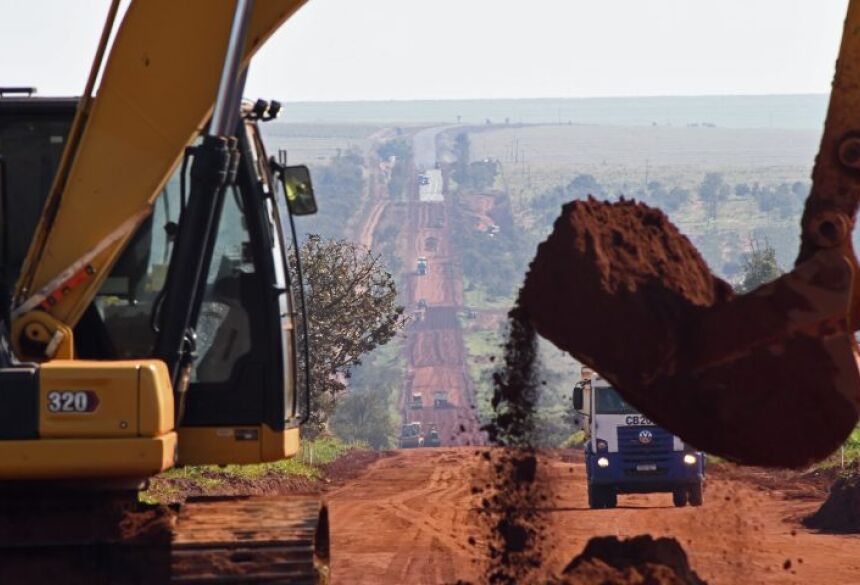  Obras na MS 338 em Camapuã