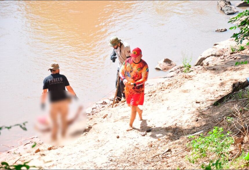 O idoso estava com os amigos e o genro, quando em determinado momento ficou sozinho próximo ao barranco