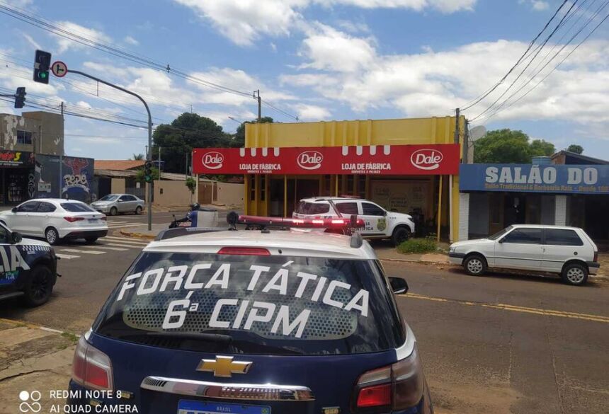 No local foram encontradas duas armas, que foram apreendidas pela polícia