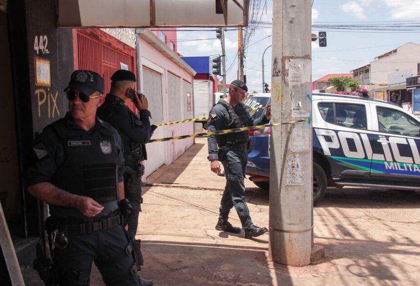   No local foram encontradas duas armas, que foram apreendidas pela polícia