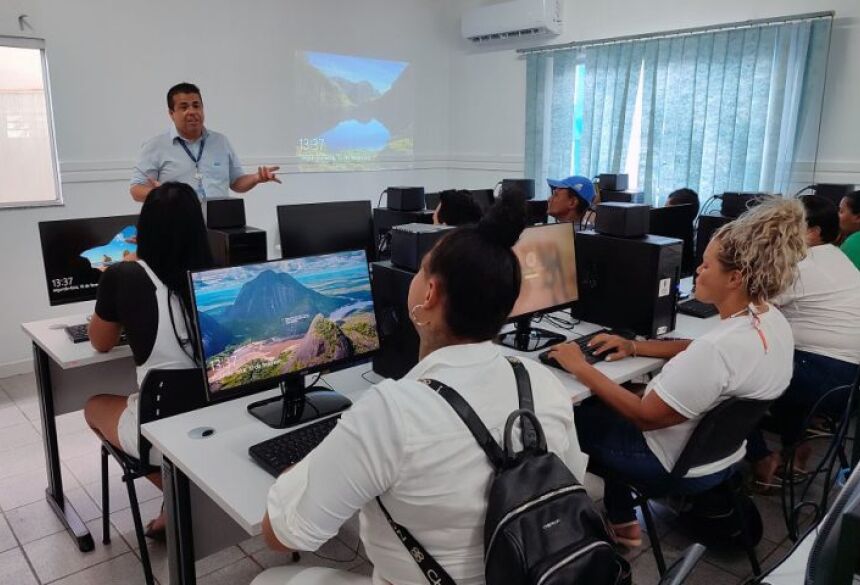 Na 14ª edição, o curso de informática tem carga horária de 48 horas e é voltado a egressos e familiares