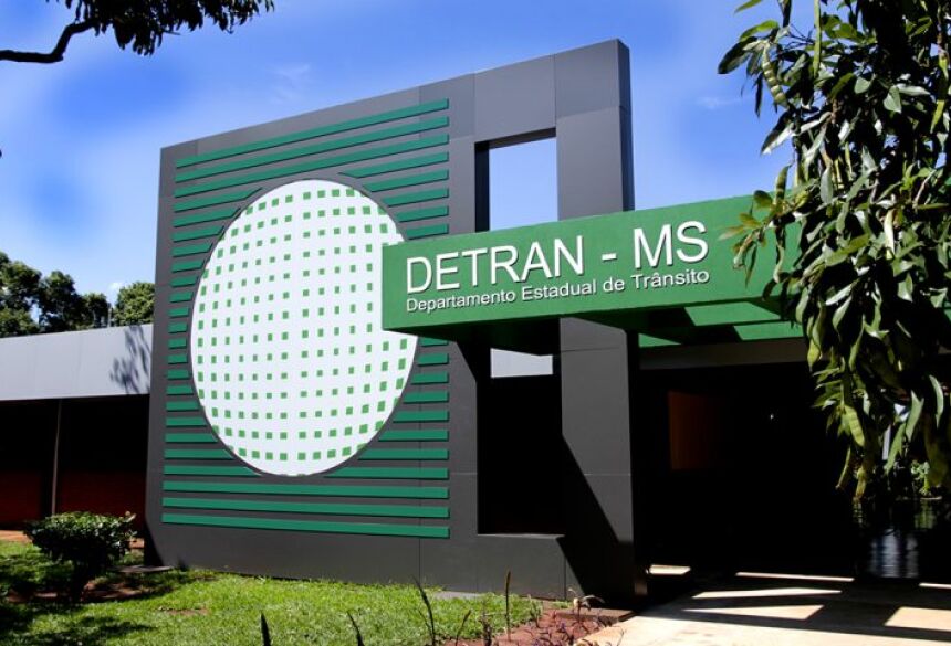O Detran-MS reforça que 95% dos seus serviços estão disponíveis em plataformas digitais