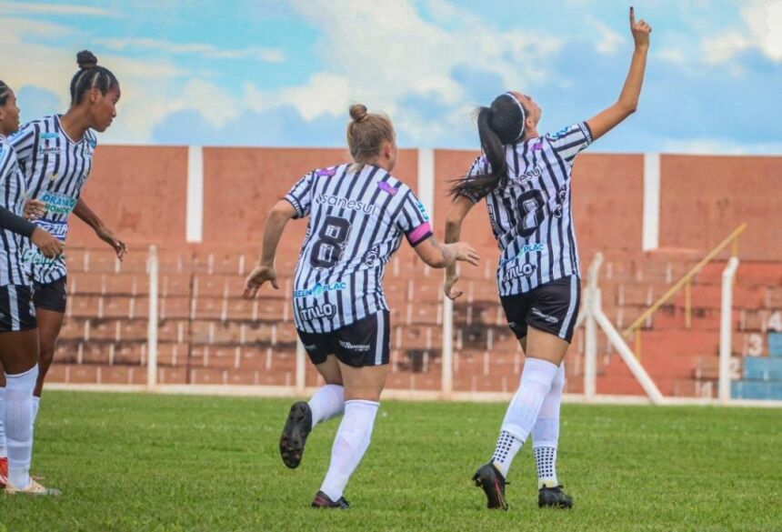 Brenda (10), com dois gols, foi um dos destaques na virada do Operário pelo Brasileiro Feminino
