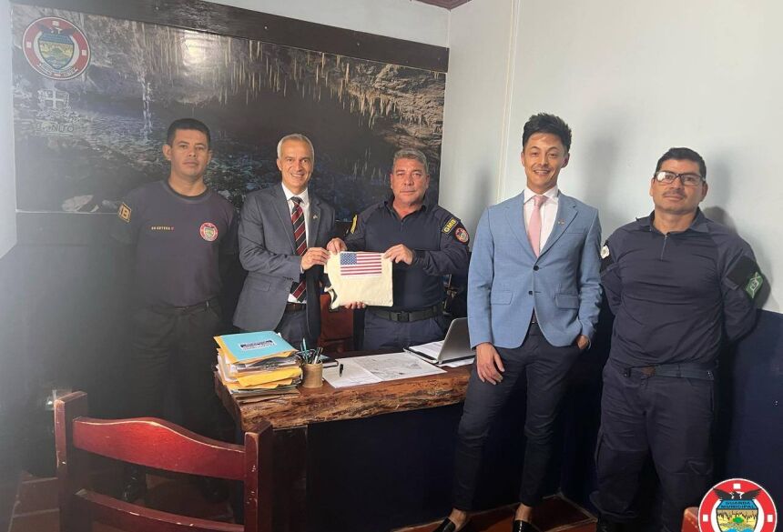 Após a visita, os representantes do consulado americano foram até a prefeitura onde se reuniram com o prefeito municipal
