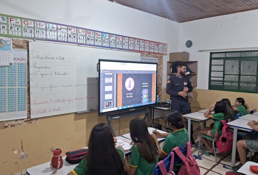 A escola agradeceu a presença da Guarda Municipal, destacando a relevância desse trabalho educativo na formação dos futuros cidadãos