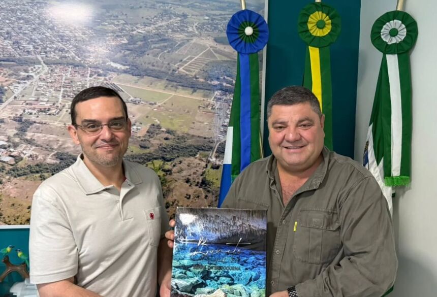  A obra é fruto de um trabalho coletivo, que uniu o olhar sensível de fotógrafos, o conhecimento técnico de pesquisadores