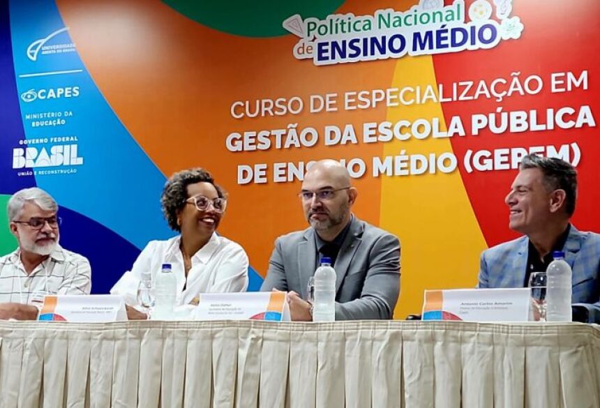 O representante do Consed disse, ainda, que esse universo que envolve a escola está nas mãos dos diretores e diretoras em qualquer espaço desse País