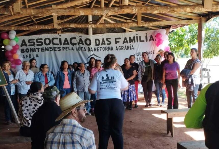 Representando mais de 2.800 dessas famílias acampadas, uma comitiva da Frente dos Movimentos Agrários do MS
