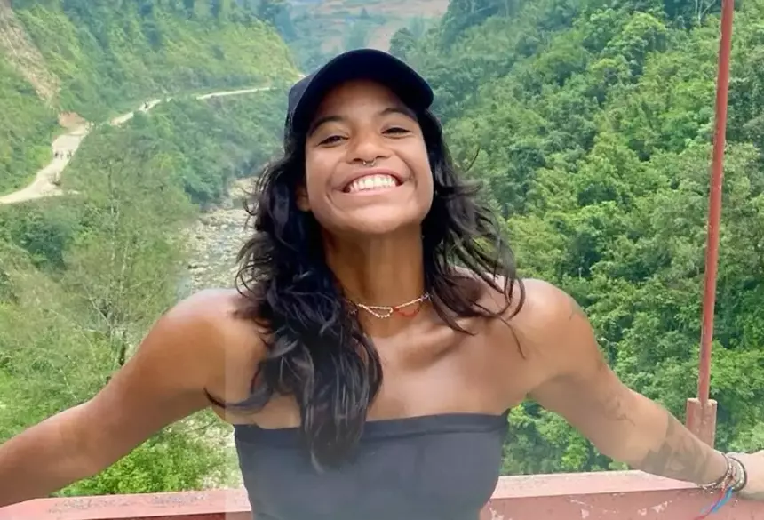 A família de Juliana afirma que ela foi abandonada pelo guia por mais de 1 hora antes de sofrer o acidente