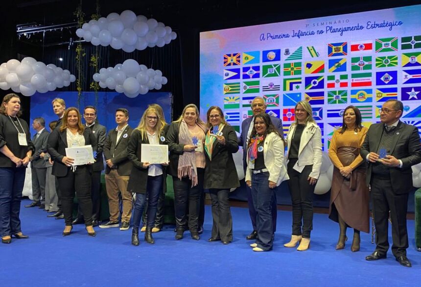 O município de Bonito foi homenageado por seus avanços, sendo representado pela coordenadora Maristela Pellin, que recebeu o troféu