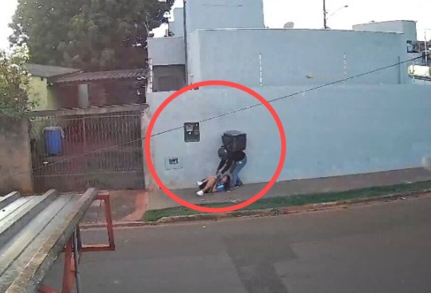 Após o crime, o homem fugiu correndo / Reprodução  