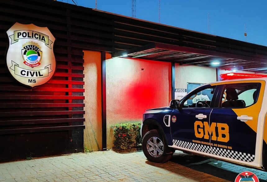 Após ouvir o relato das partes, os envolvidos foram encaminhados para delegacia de polícia civil onde foram tomadas as providências cabíveis