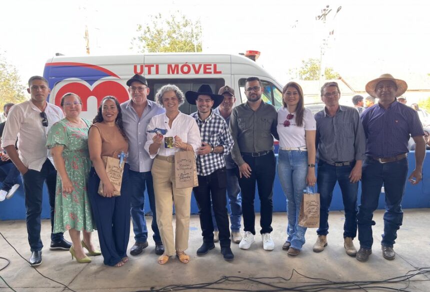 As comemorações começaram no sábado (19), com um show da dupla Gilson & Jr., que animou o público na Escola Municipal Ataíde Sampaio