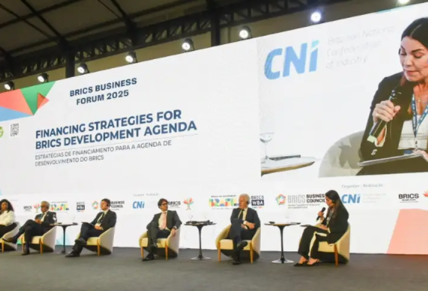 A diretora apresentou ainda quatro estratégias concretas para governos e empresas apoiarem as mulheres empreendedoras