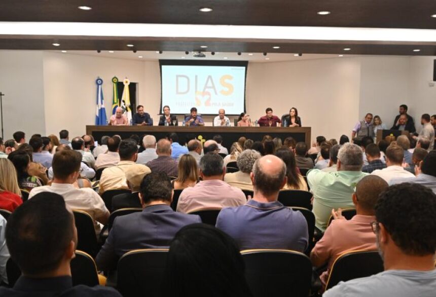 Representando o governador Eduardo Riedel, o vice-governador José Carlos Barbosa, o Barbosinha, destacou que a regionalização da saúde