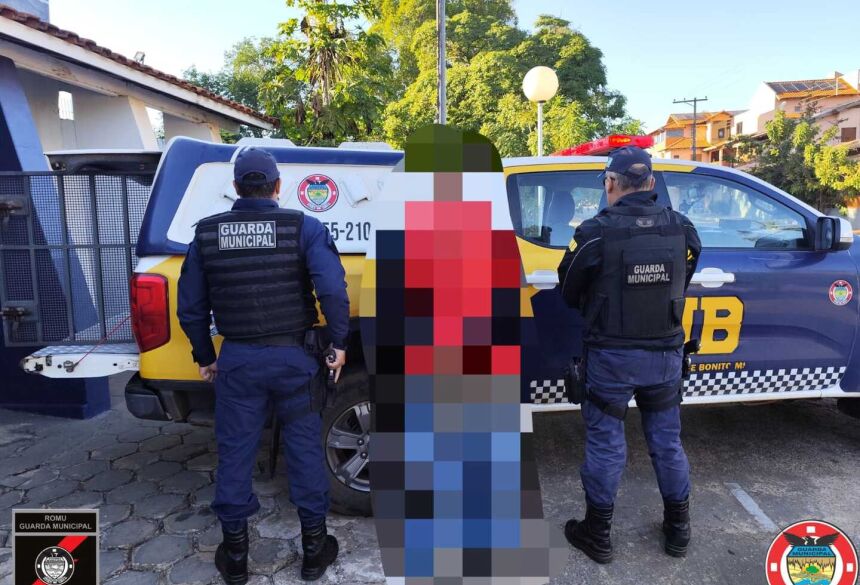 O homem foi detido e encaminhado para delegacia de polícia civil onde foram tomadas as providências cabíveis