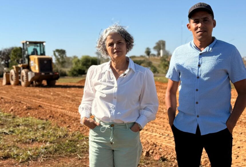 O campo foi viabilizado pela atual gestão, após uma reunião da prefeita municipal Girleide Rovari, com o secretário de Estado de Turismo, Esporte e Cultura