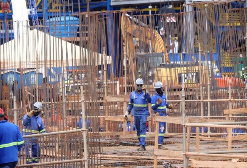 Os setores econômicos que mais se destacaram na geração de empregos no mês de junho foram a construção civil