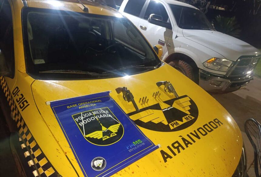 O homem que estava amarrado foi libertado pelos policiais militares e informou que conheceu o condutor do veículo