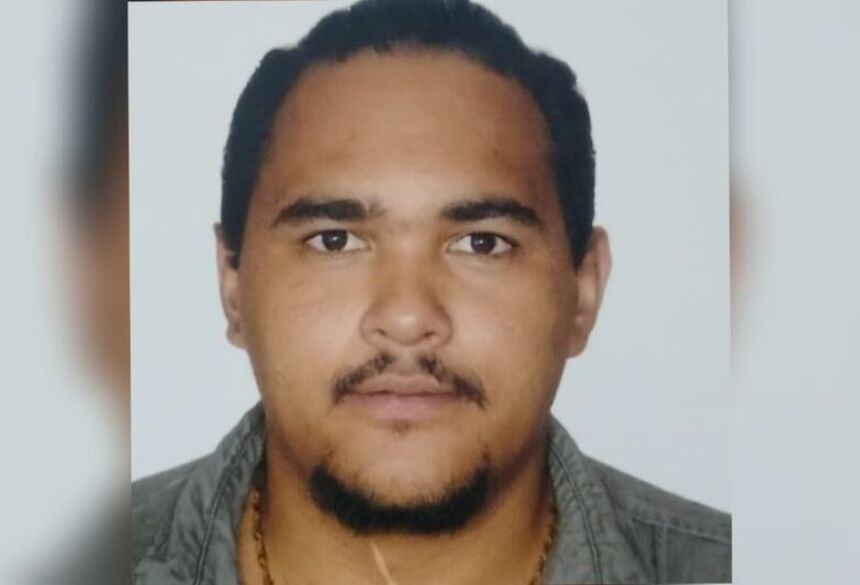 O homem estava sendo procurado desde a noite de ontem, quando o corpo da pequena foi encontrado