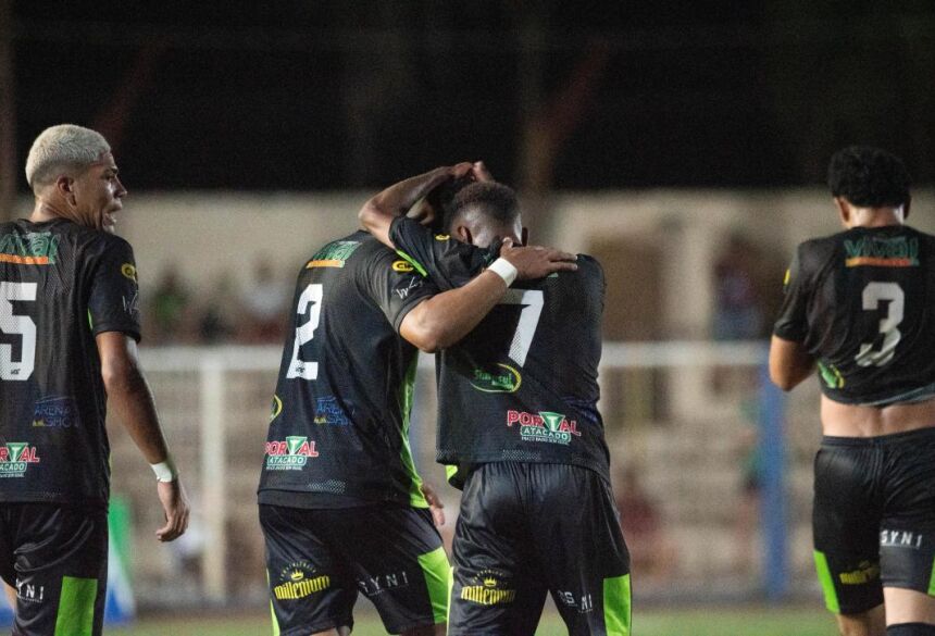 Ataliba (7) e Gustavo (2) marcaram os gols do CRA na vitória sobre o São Gabriel no sábado (Foto: @eduardofotoms/CR Aquidauana)