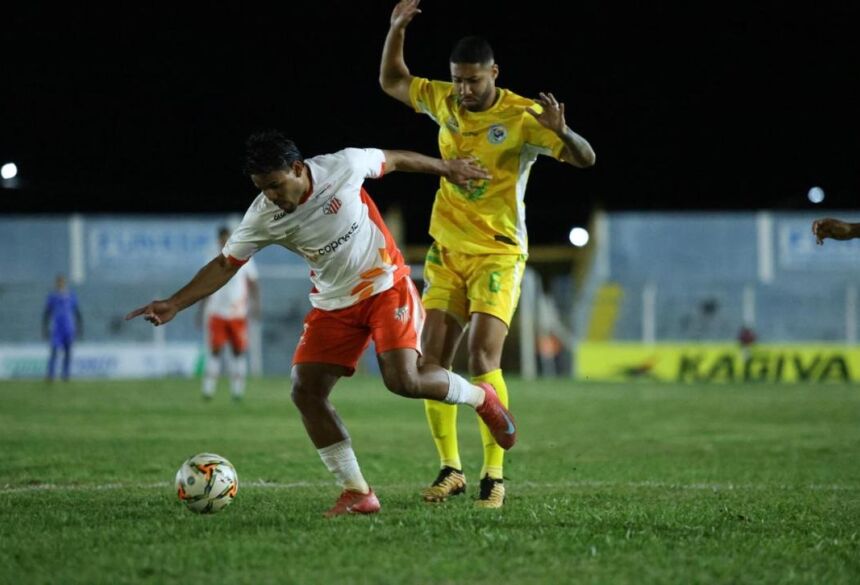 Comercial terminou a partida com dois jogadores expulsos e não evitou o empate do MAC no Jacques da Luz (Foto: Yasmin Soares)