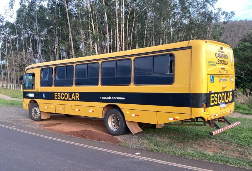 Durante a blitz, está sendo reforçada a obrigatoriedade do uso do cinto de segurança por todos os estudantes