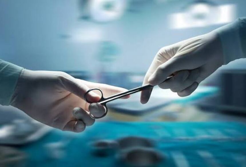 Após a cirurgia, o paciente pode retomar suas atividades em poucos dias, mas é necessário realizar acompanhamento médico