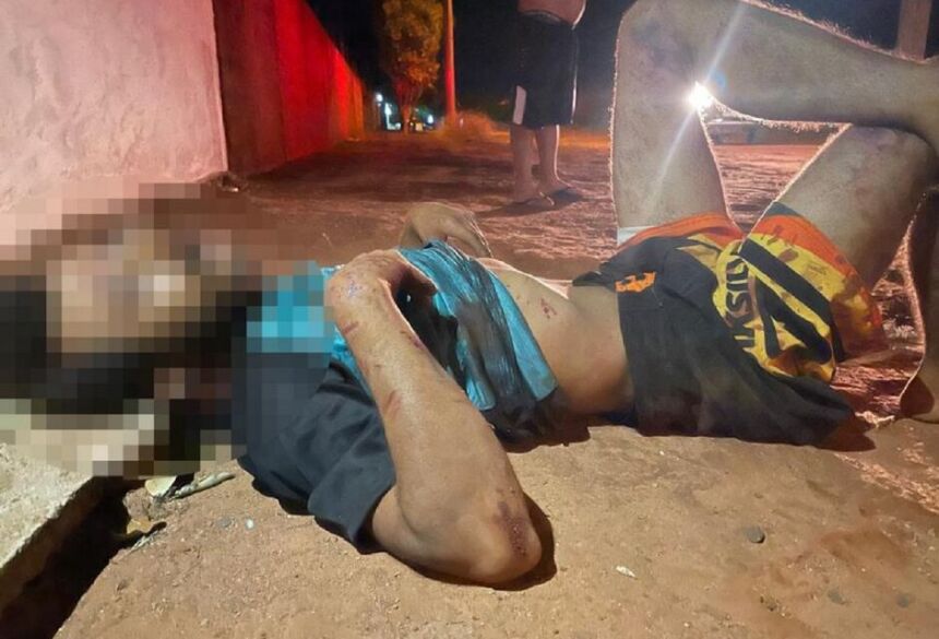 O homem sofreu diversos ferimentos e foi socorrido pelo Samu