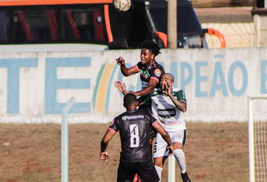 Bataguasse construiu placar de 2 a 0 com gols no início de cada etapa do jogo em Costa Rica (Foto: Arthur Gust)